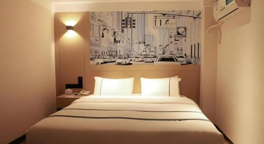 Bed in City Comfort Inn Changsha Yuelu Mountain Orange Island Head