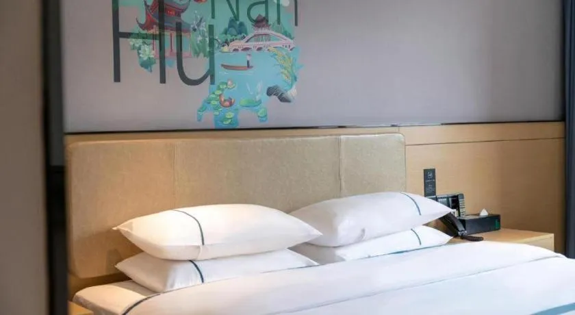 Bed in City Comfort Inn Changsha Yuelu Mountain Orange Island Head