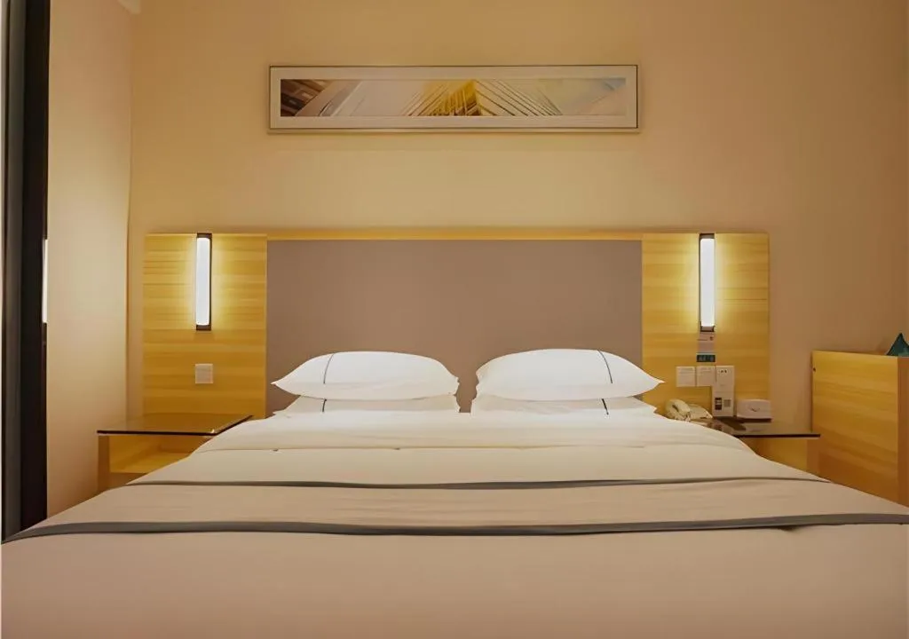 Bed in City Comfort Inn Zhanjiang South Zhenchuan Avenue