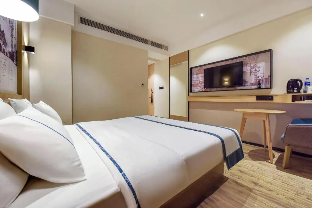 Bed in City Comfort Inn Dongguan Gaobu Avenue