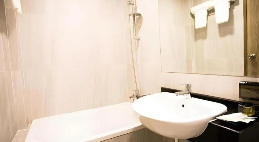 B2 Amata Nakorn Premier Hotel