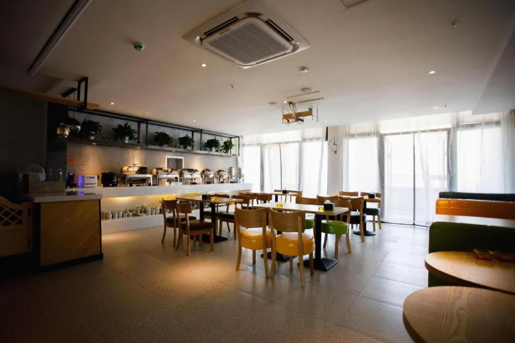 IU Hotels· Xincheng Haibing University Store