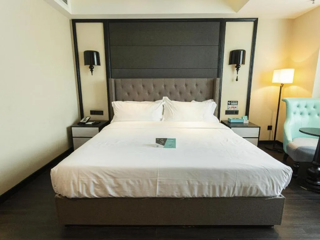 Bed in Xana Hotelle· Wulumuqi High Speed Railway Station Baonengcheng