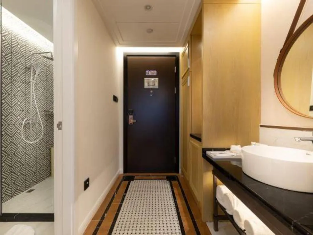 Jinjiang Metropolo Haikou East High Speed Railway Station Normal University