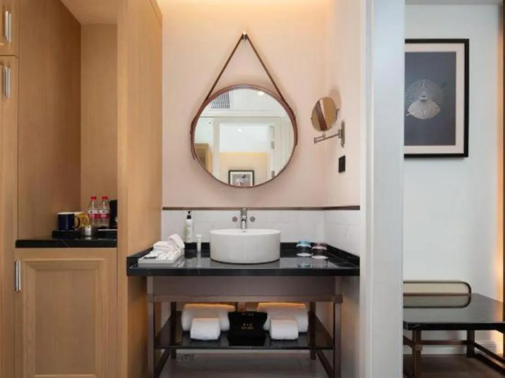 Jinjiang Metropolo Haikou East High Speed Railway Station Normal University