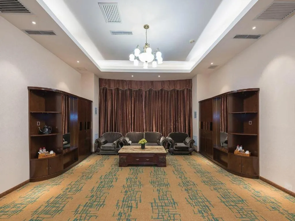 James Joyce Coffetel· Tianjin Olympic Center Lingbin Road Metro Station