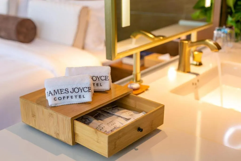 James Joyce Coffetel· Chengdu Shuangliu Airport Haibing City Wanda