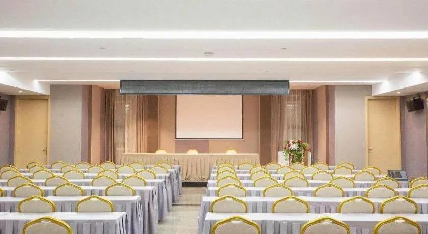 Lavande Hotels· Jingzhou Jianli