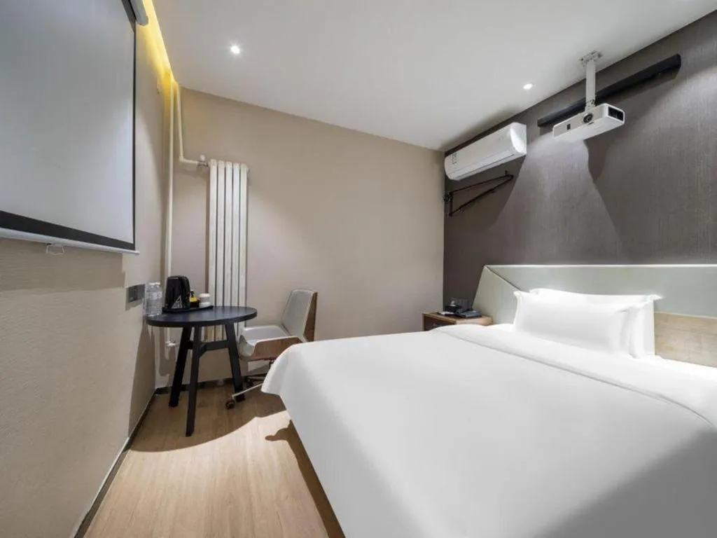 Bed in IU Hotels· Tianjin Houtai Chengjian University Haitai Industrial Park