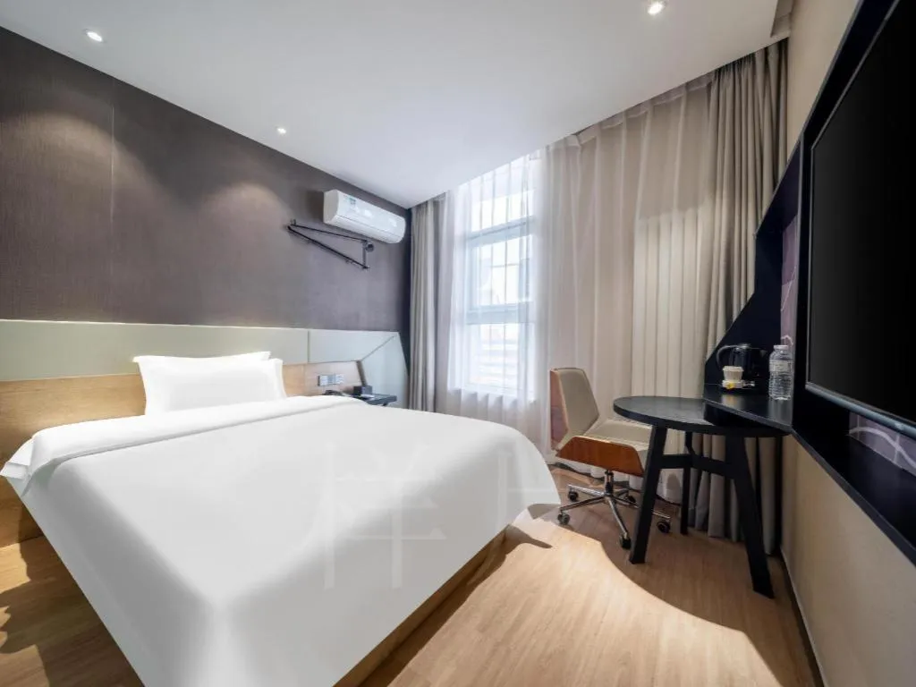 Bed in IU Hotels· Tianjin Houtai Chengjian University Haitai Industrial Park