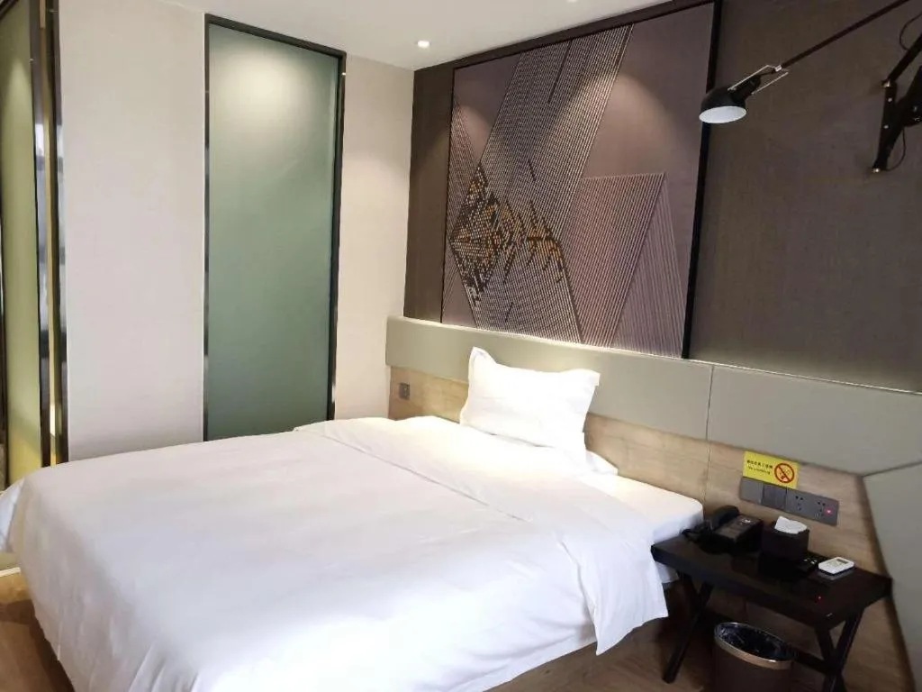 Bed in IU Hotels· Tianjin Houtai Chengjian University Haitai Industrial Park