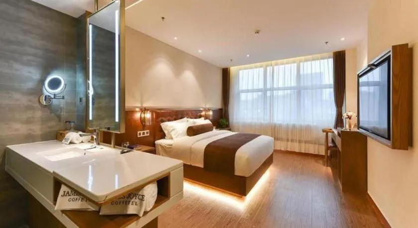 Bed in James Joyce Coffetel Shijiazhuang the Mixc Jinyuan Tower Airport Bus