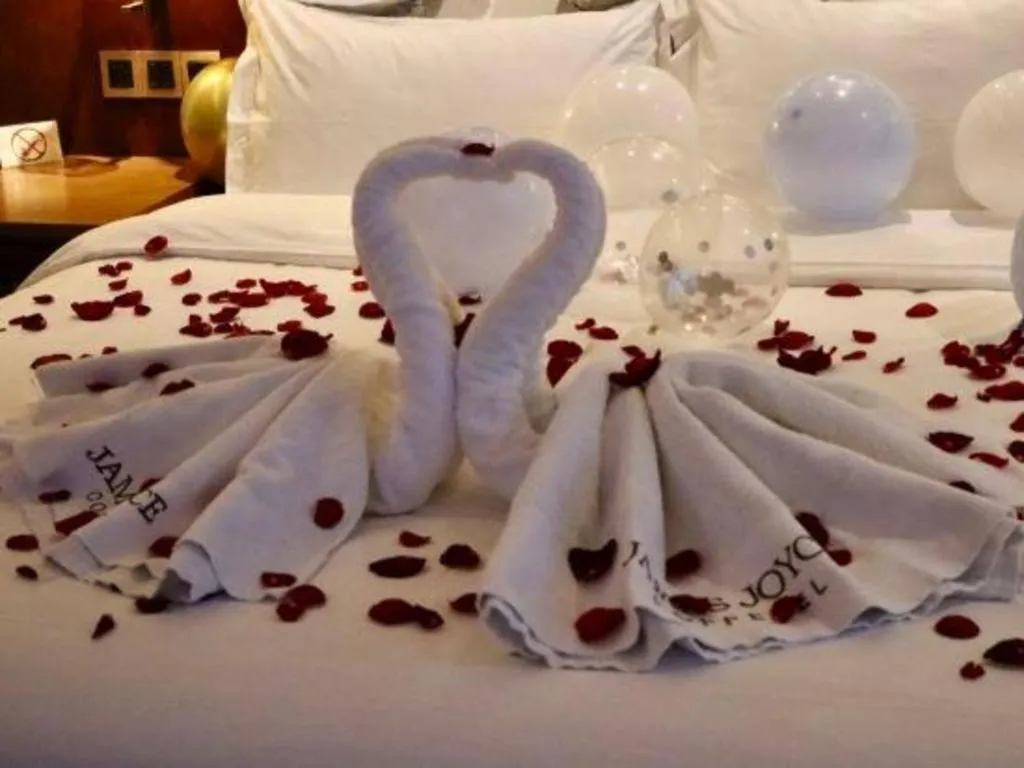 Bed in James Joyce Coffetel Shijiazhuang the Mixc Jinyuan Tower Airport Bus