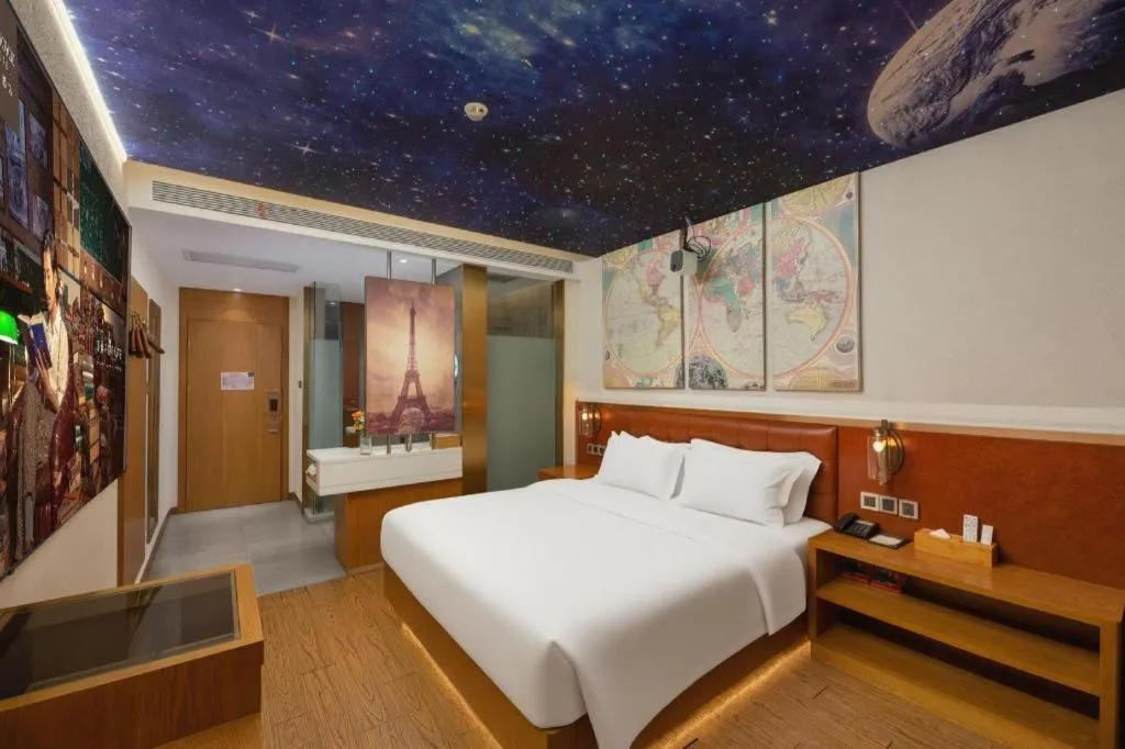 Bed in James Joyce Coffetel Shijiazhuang the Mixc Jinyuan Tower Airport Bus