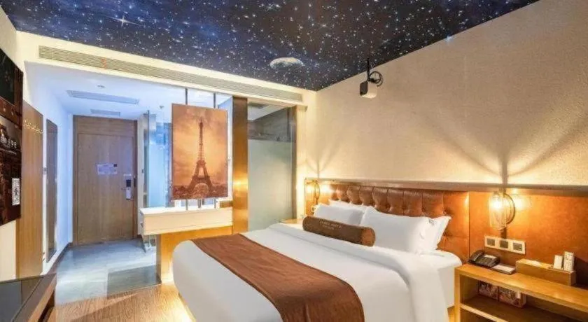 Bed in James Joyce Coffetel Shijiazhuang the Mixc Jinyuan Tower Airport Bus