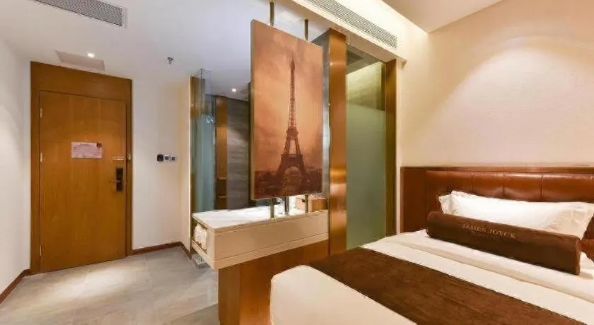 Bed in James Joyce Coffetel Shijiazhuang the Mixc Jinyuan Tower Airport Bus