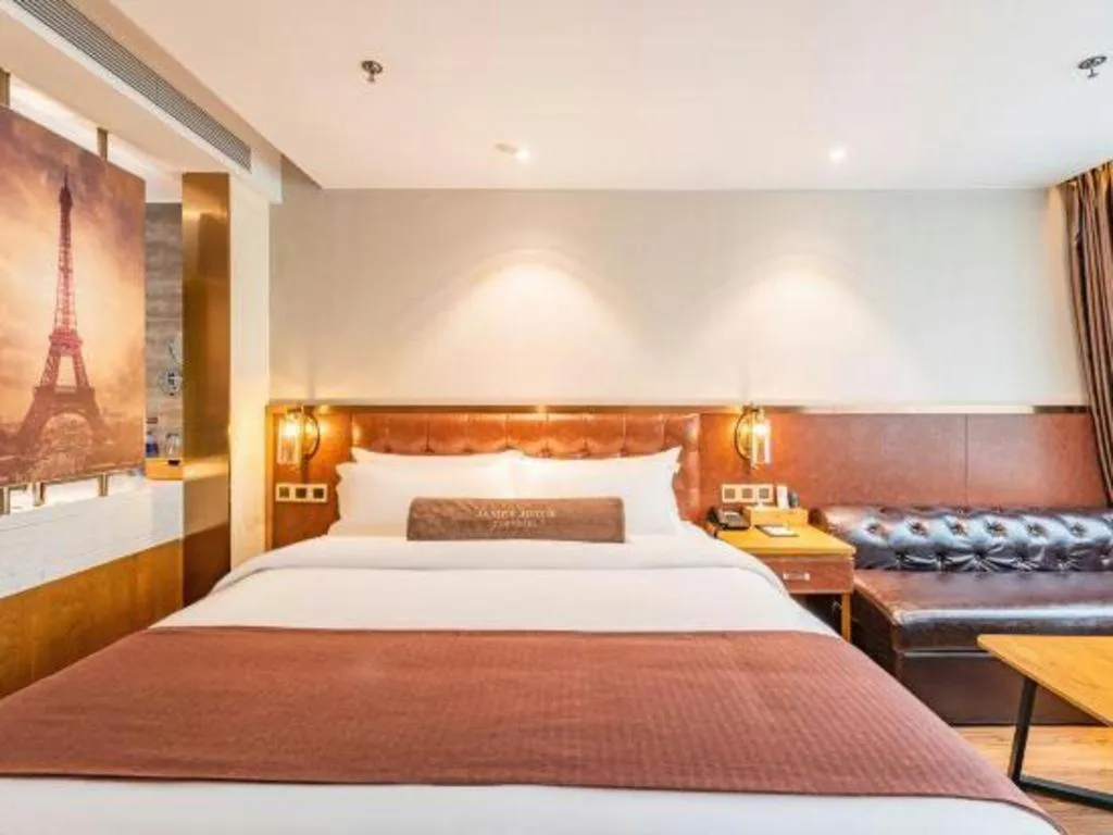 Bed in James Joyce Coffetel Shijiazhuang the Mixc Jinyuan Tower Airport Bus