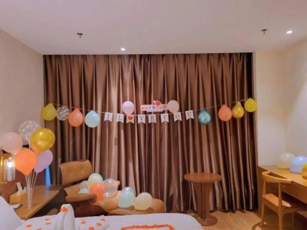 Bed in James Joyce Coffetel Shijiazhuang the Mixc Jinyuan Tower Airport Bus