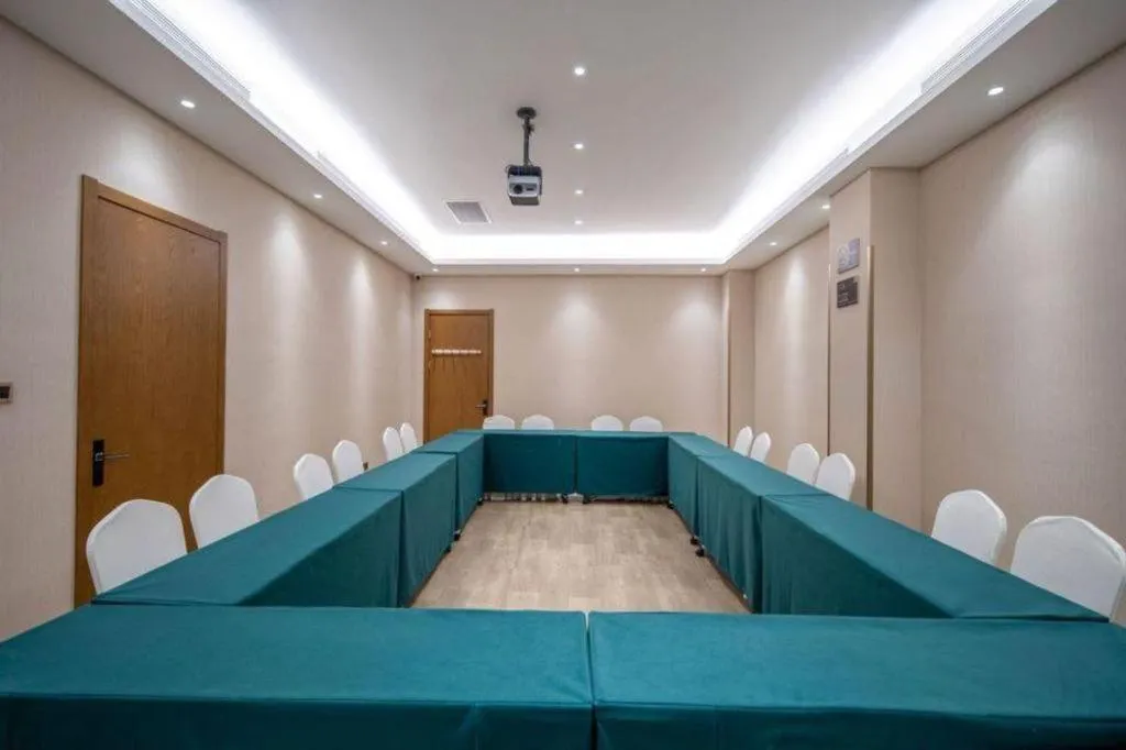 James Joyce Coffetel Shijiazhuang the Mixc Jinyuan Tower Airport Bus