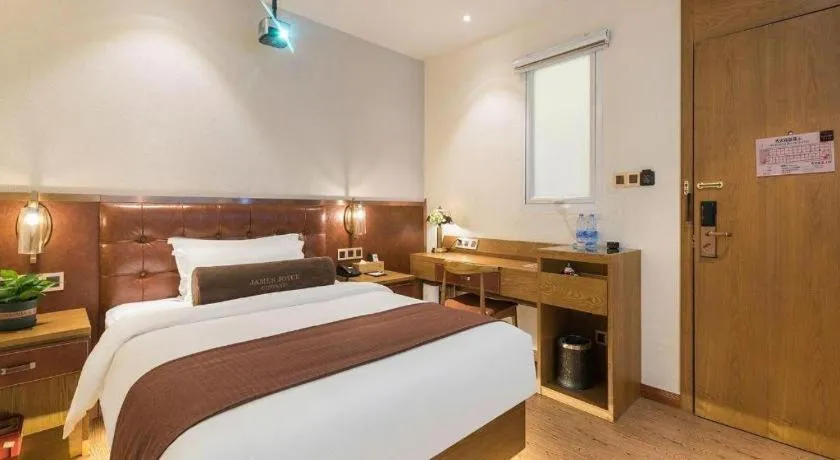 Bed in James Joyce Coffetel Shijiazhuang the Mixc Jinyuan Tower Airport Bus