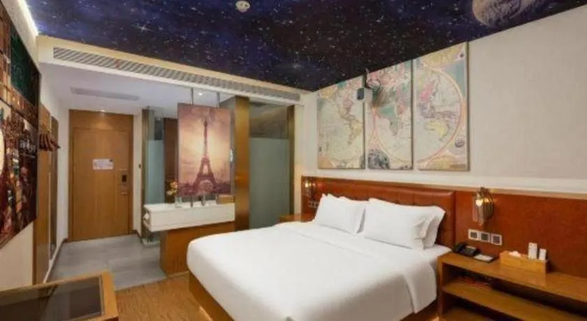 Bed in James Joyce Coffetel Shijiazhuang the Mixc Jinyuan Tower Airport Bus