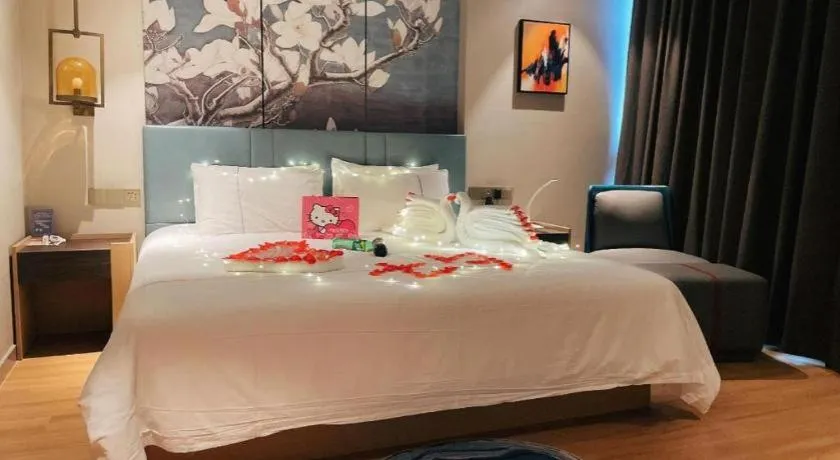 Bed in Magnotel Tongxiang Shimao Center
