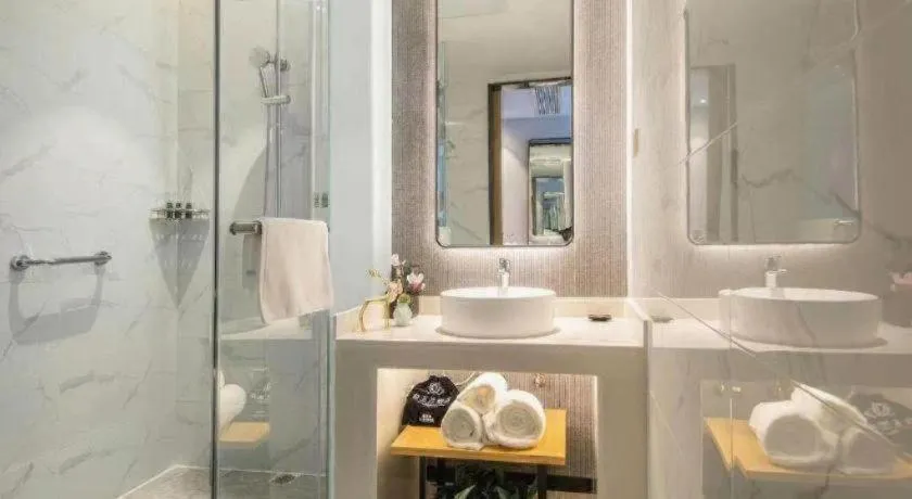 Magnotel Tongxiang Shimao Center