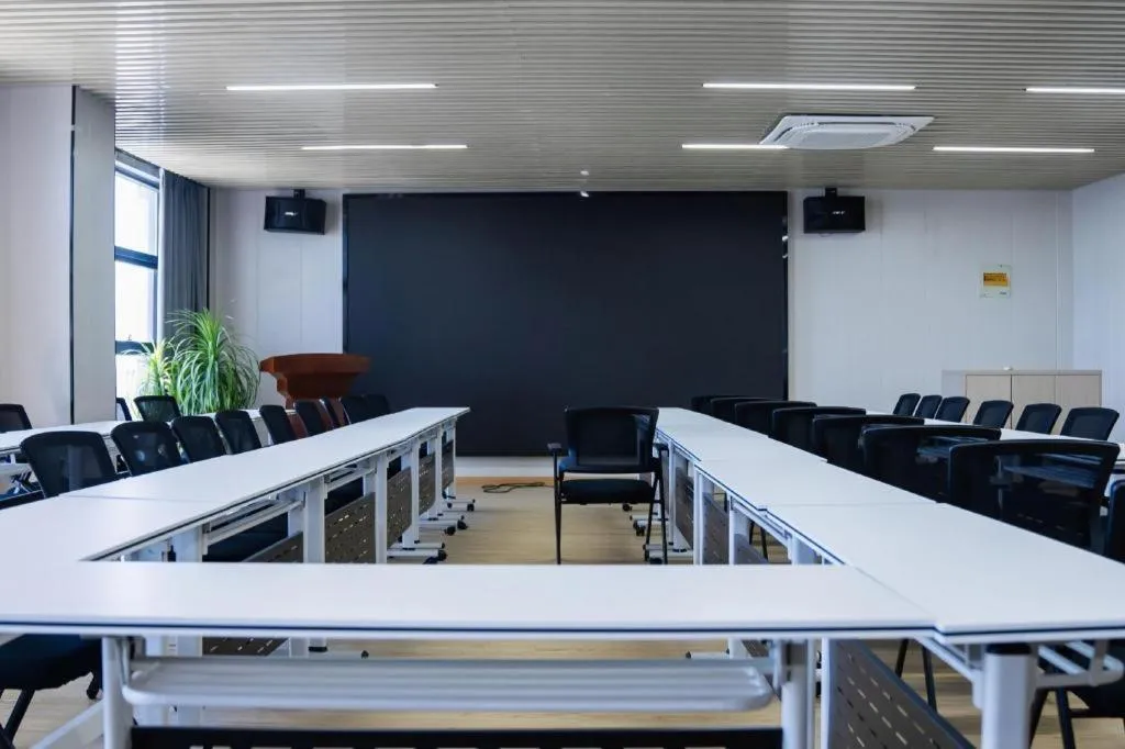 Magnotel Tongxiang Shimao Center