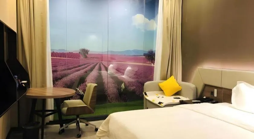 Bed in IU Hotels· Wuhan Jianghan Road Metro Station