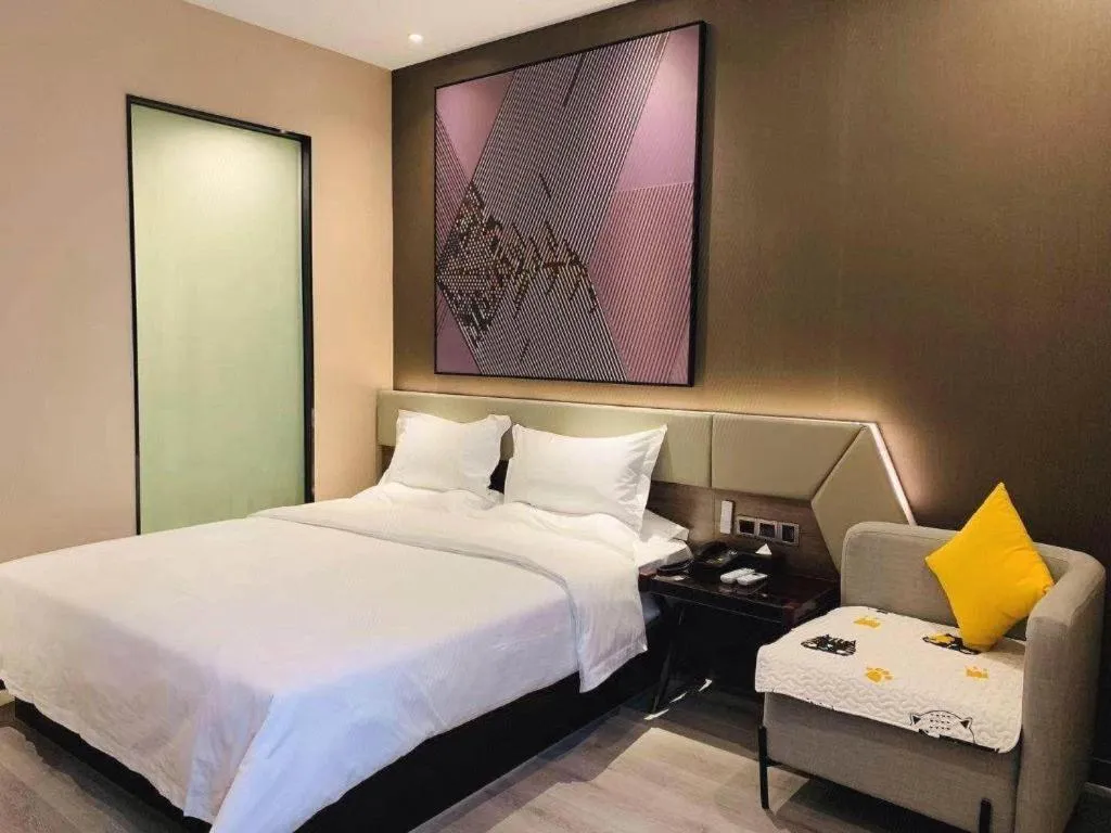 Bed in IU Hotels· Wuhan Jianghan Road Metro Station