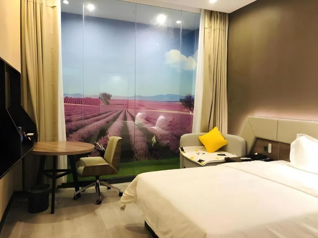 Bed in IU Hotels· Wuhan Jianghan Road Metro Station