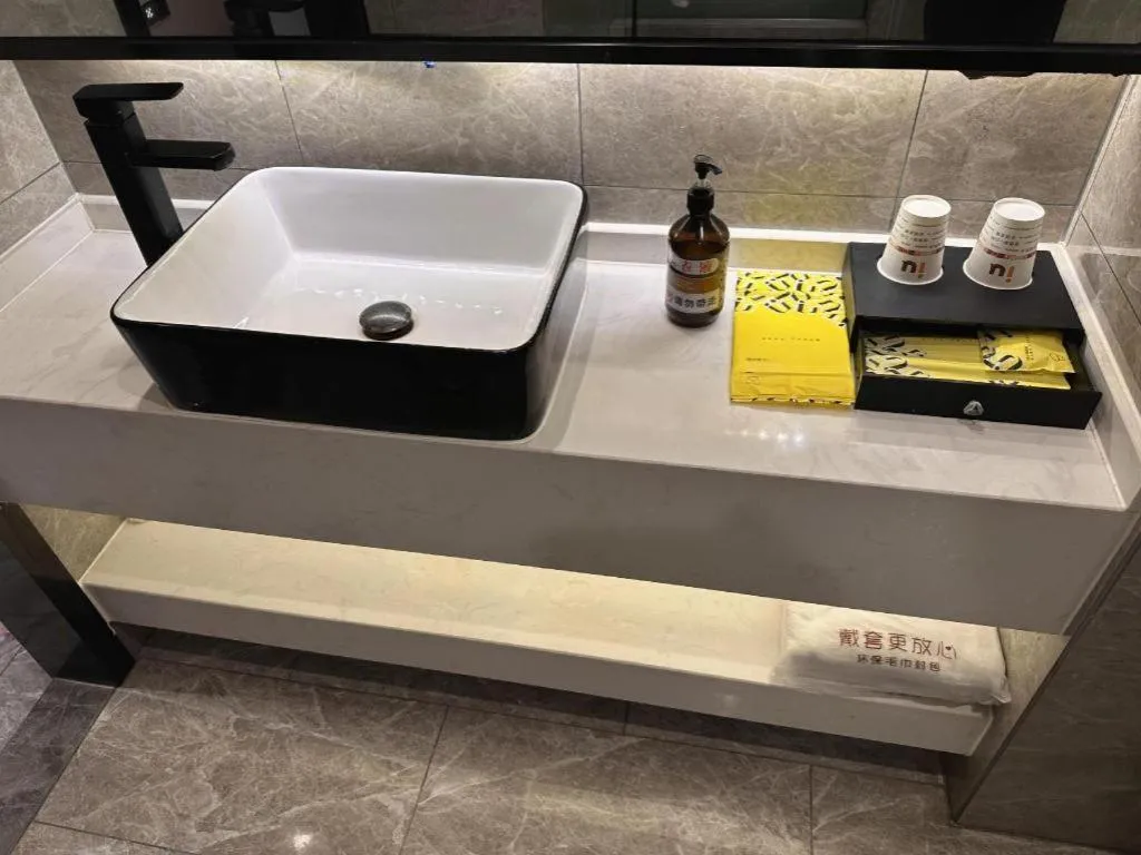 IU Hotels· Wuhan Jianghan Road Metro Station