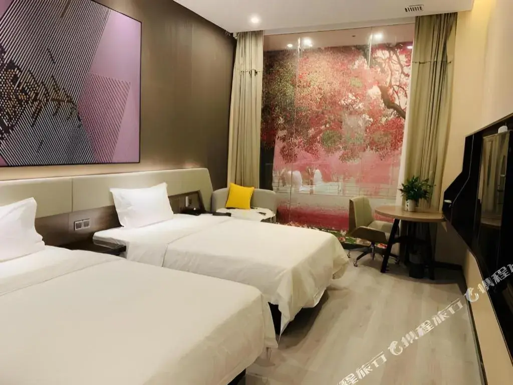 IU Hotels· Wuhan Jianghan Road Metro Station IU Hotels· Wuhan Jianghan Road Metro Station