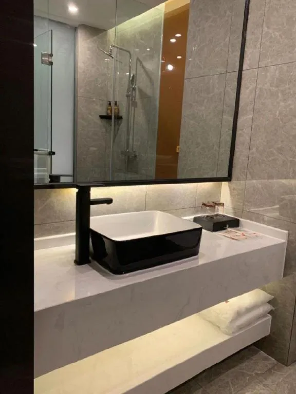 IU Hotels· Wuhan Jianghan Road Metro Station