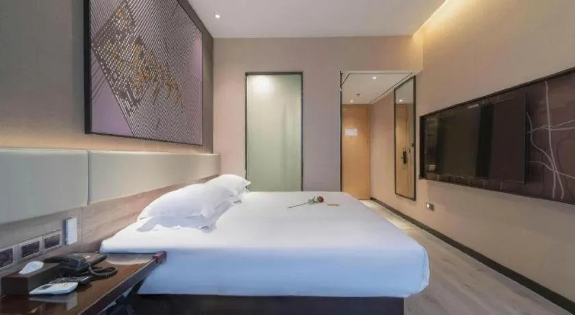 Bed in IU Hotels· Wuhan Jianghan Road Metro Station