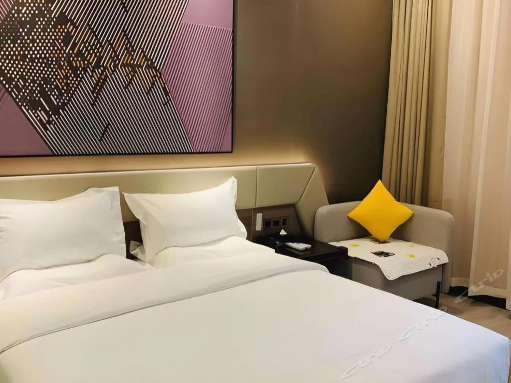 Bed in IU Hotels· Wuhan Jianghan Road Metro Station