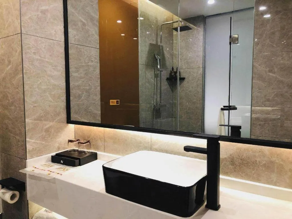 IU Hotels· Wuhan Jianghan Road Metro Station