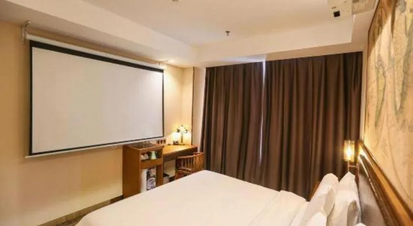 Bed in James Joyce Coffetel Changchun People's Square