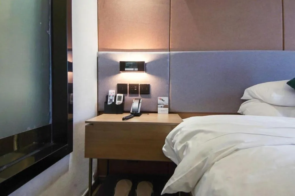 Bed in UP and IN Hotel Jiangxi Nanchang City Nanchang County Liantang Zhong Avenue Huarunwanjia