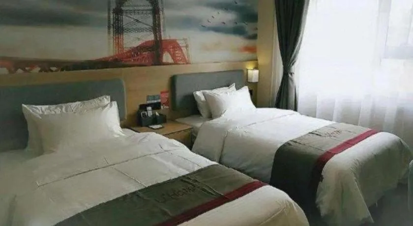Bed in Thank Inn Plus Hotel Xinjiang Urumqi Tianshan District Bingtuan Erzhong