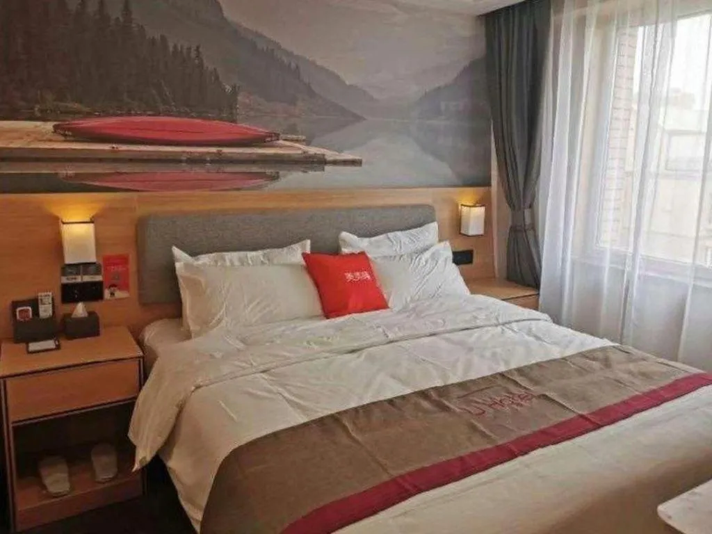 Bed in Thank Inn Plus Hotel Xinjiang Urumqi Tianshan District Bingtuan Erzhong