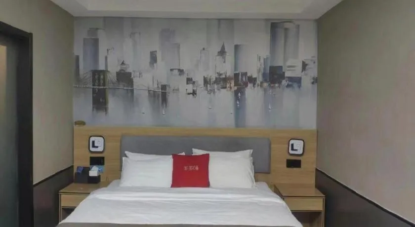 Bed in Thank Inn Plus Hotel Xinjiang Urumqi Tianshan District Bingtuan Erzhong