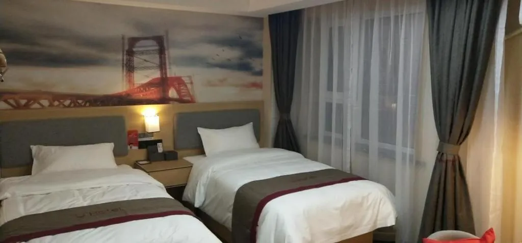 Bed in Thank Inn Plus Hotel Xinjiang Urumqi Tianshan District Bingtuan Erzhong