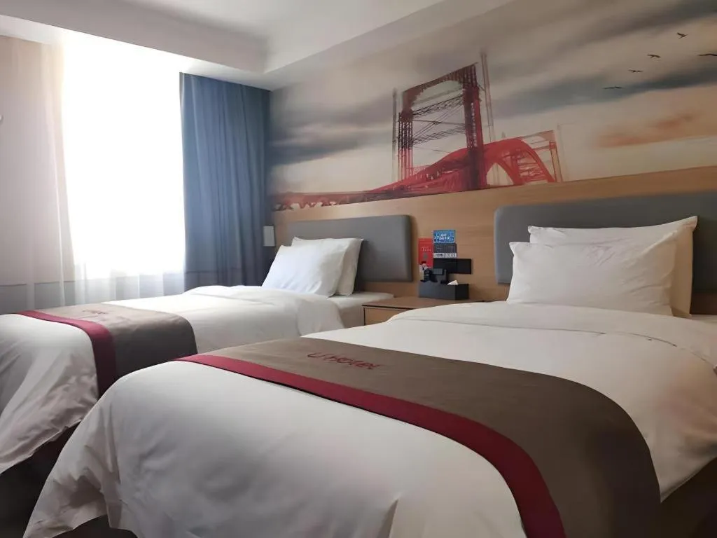 Bed in Thank Inn Plus Hotel Xinjiang Urumqi Tianshan District Bingtuan Erzhong
