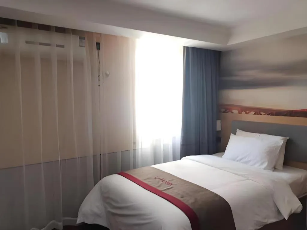 Bed in Thank Inn Plus Hotel Xinjiang Urumqi Tianshan District Bingtuan Erzhong