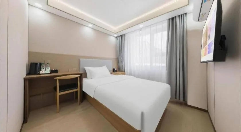 Bed in Thank Inn Plus Hotel Xinjiang Urumqi Tianshan District Bingtuan Erzhong