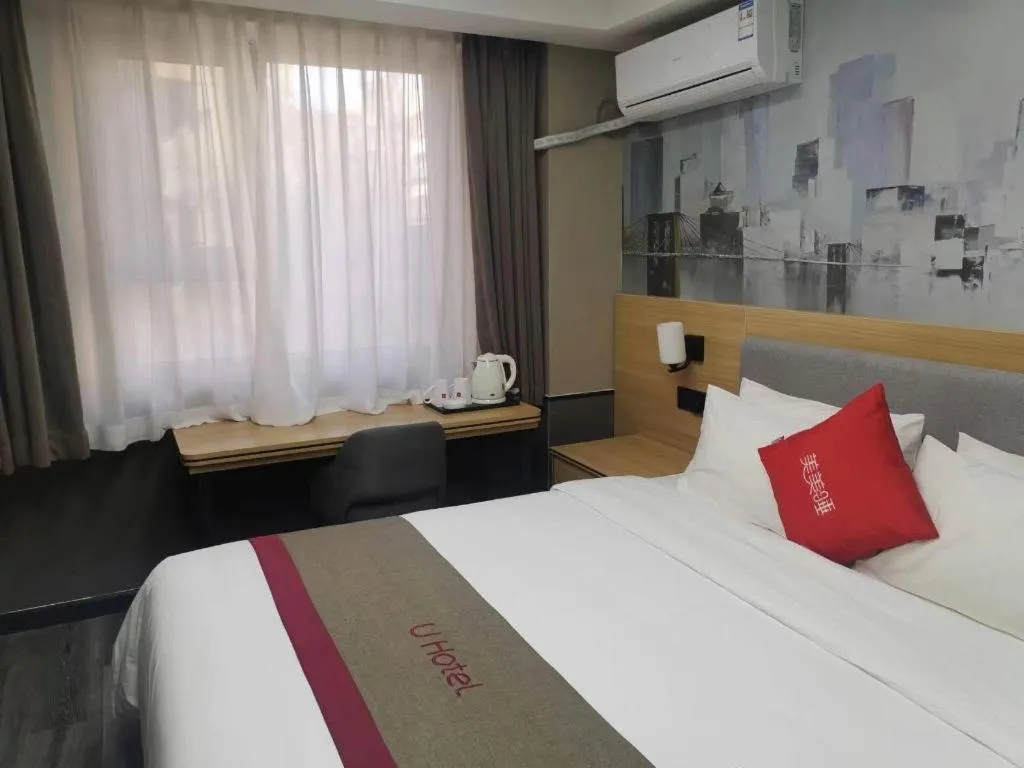 Bed in Thank Inn Plus Hotel Xinjiang Urumqi Tianshan District Bingtuan Erzhong