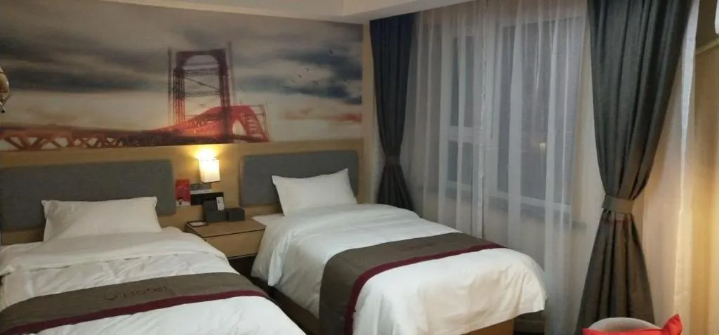 Bed in Thank Inn Plus Hotel Xinjiang Urumqi Tianshan District Bingtuan Erzhong