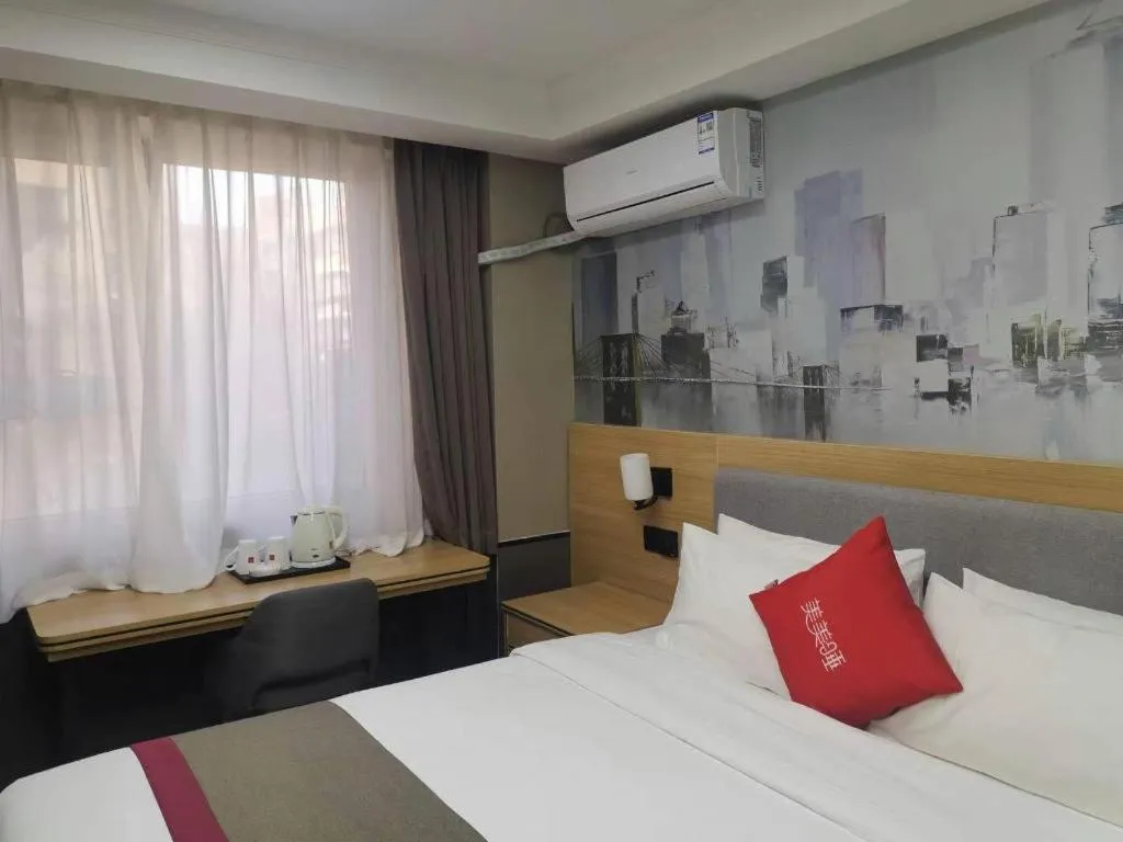 Bed in Thank Inn Plus Hotel Xinjiang Urumqi Tianshan District Bingtuan Erzhong