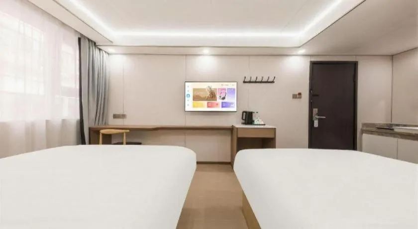 Bed in Thank Inn Plus Hotel Xinjiang Urumqi Tianshan District Bingtuan Erzhong